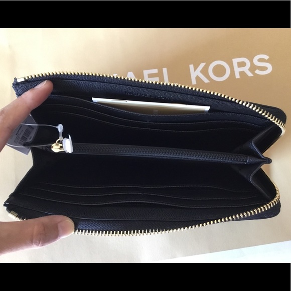 🌻Michael Kors Bedford Leather Large Zip Wallet. - Picture 3 of 7
